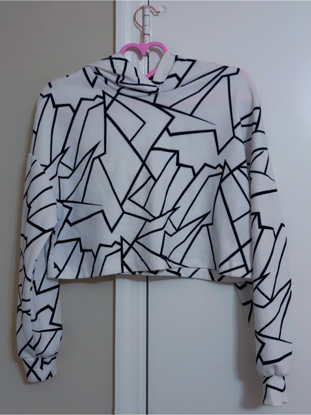 SHEIN White Cropped Hoodie with Black Geometric Print